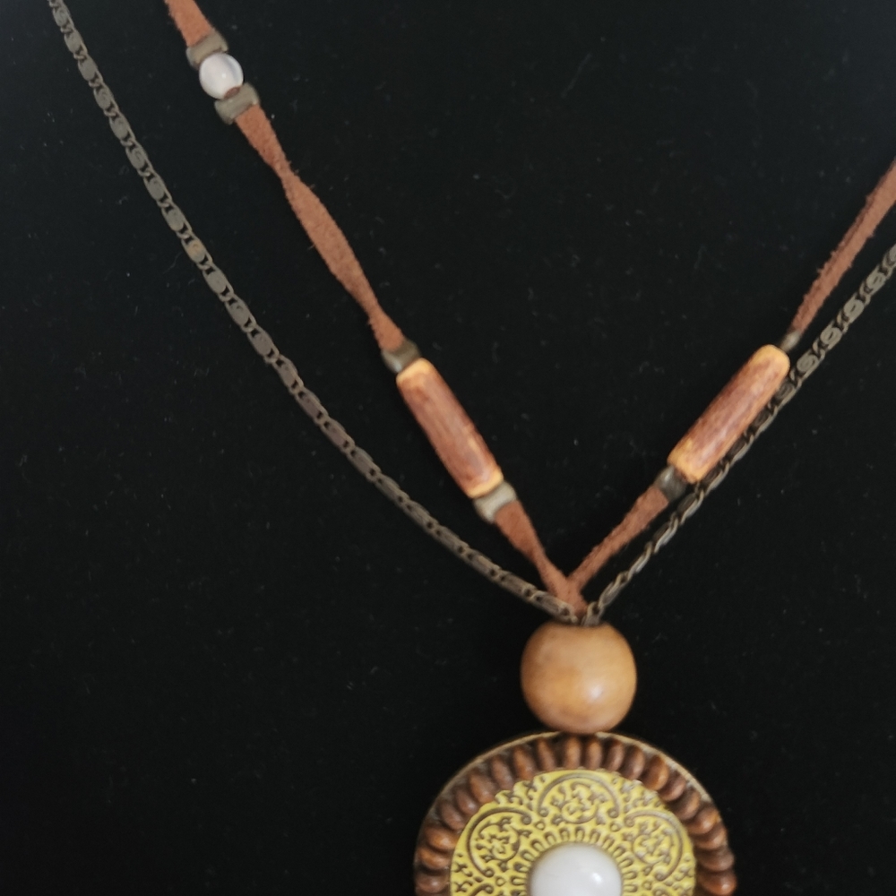 Yellow Pendant Chain Beaded Suede Necklace - Picture 2 of 9